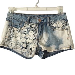 American Eagle shortie Jean Shorts Low Rise shorts white lace bleached size 0